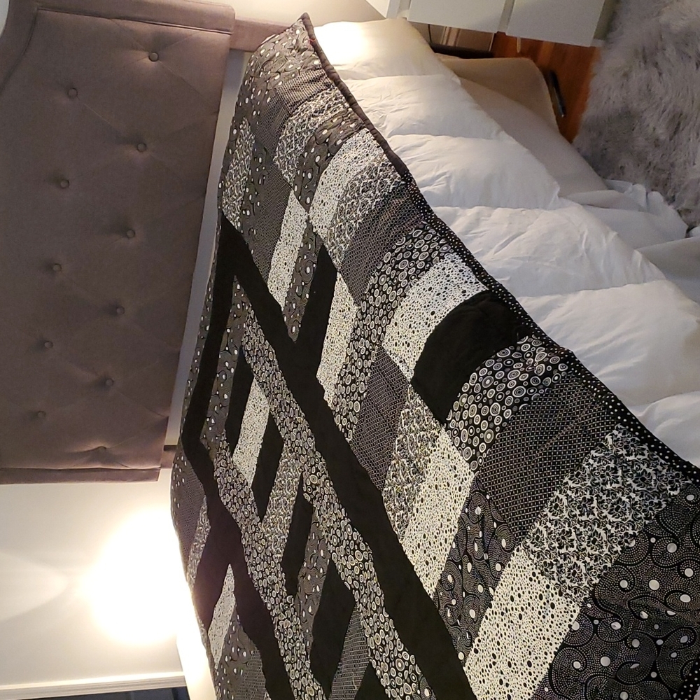 Handmade Quilt - "Midnight Magic" - Picture 2 of 9